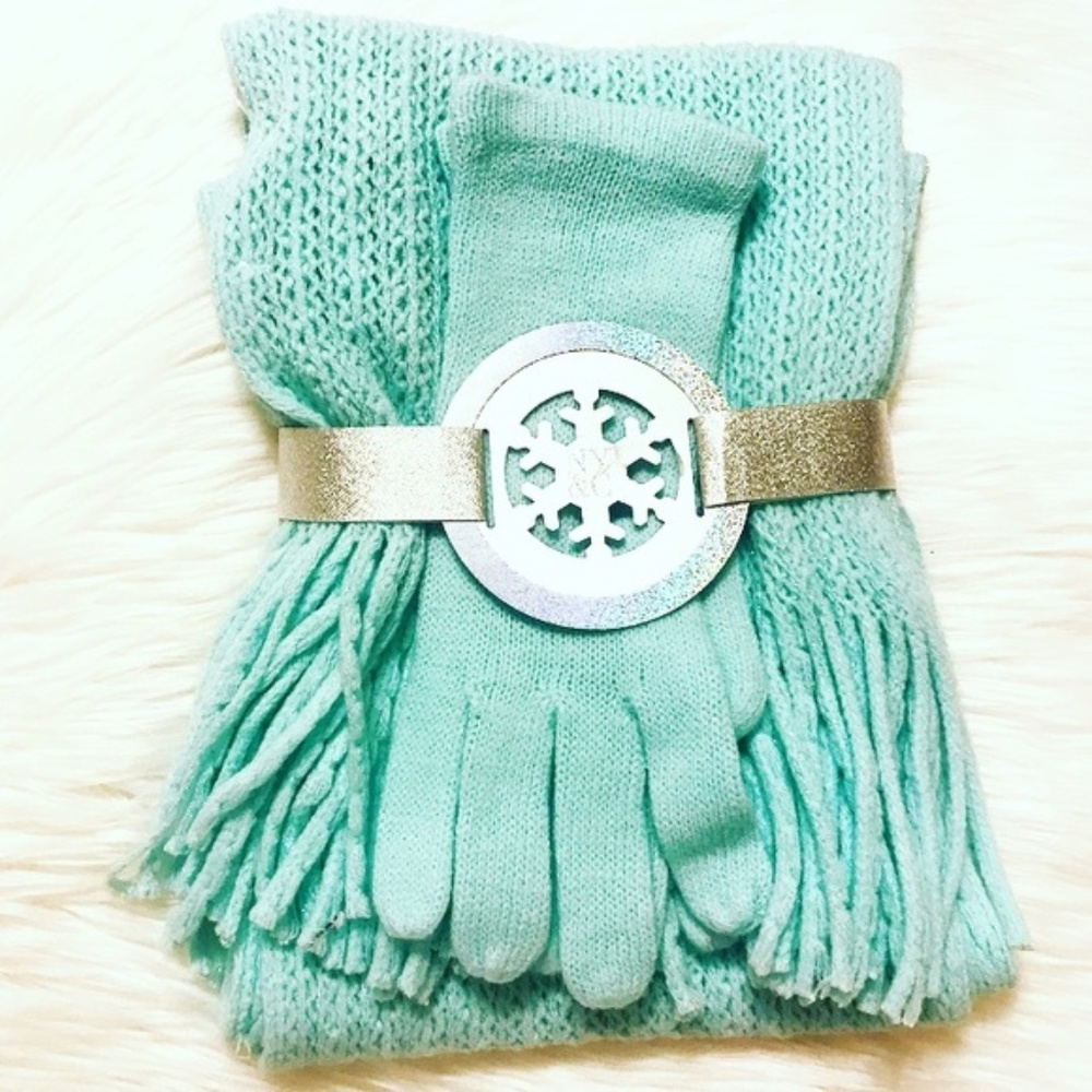 NY&Co Scarf and Glove Set